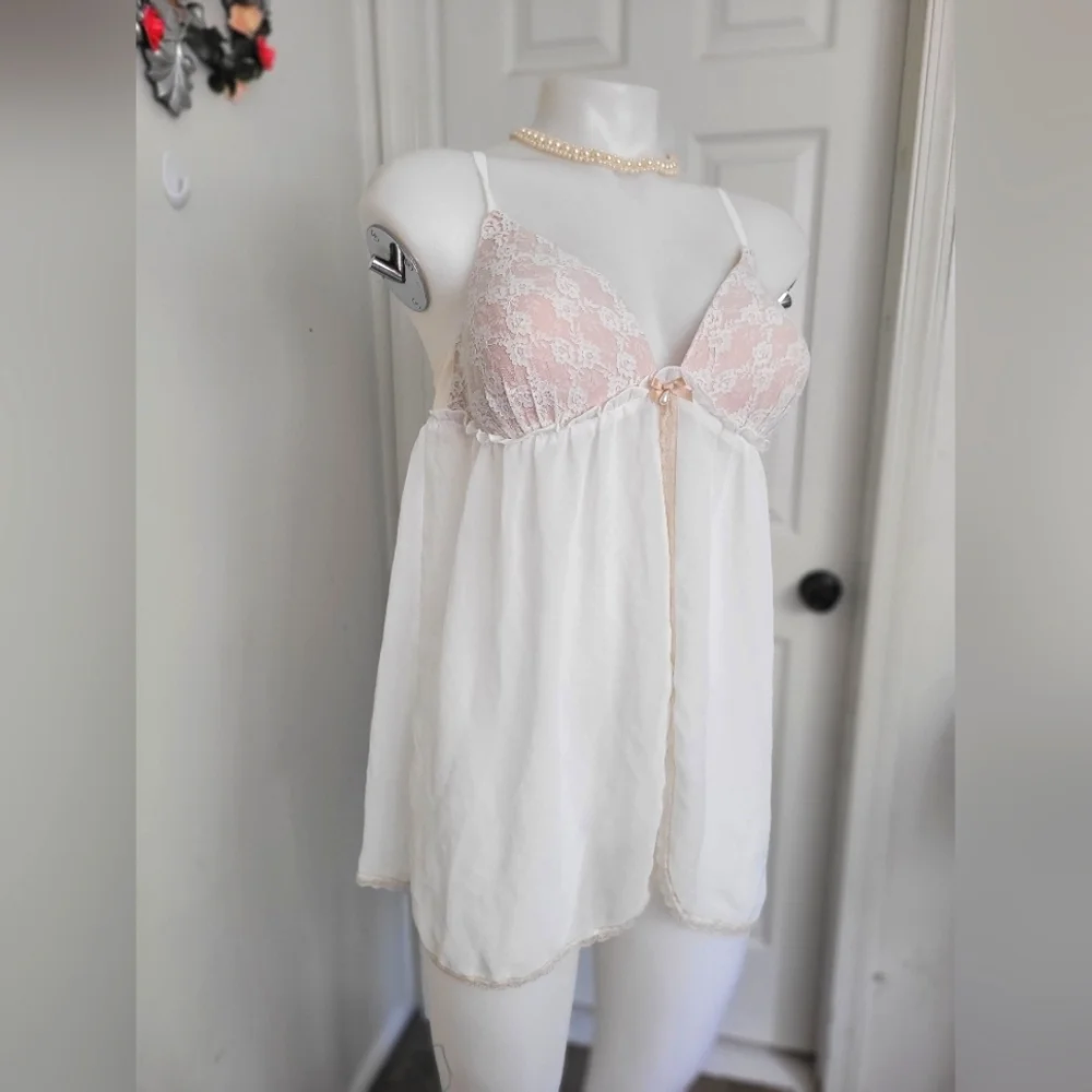 Elegant Cream Lace Chemise